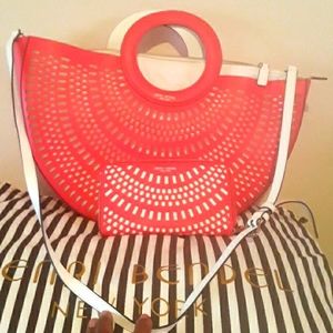 Rare Henri Bendel Oversized Tote with matching wallet with Dust Cover